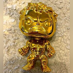 Funko Pop Marvel Studio Hulk #379 gold chrome figure 10th Anniversary bobblehead